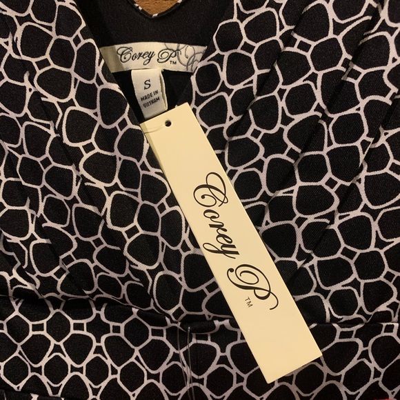 Sleeveless Corey P Dress - Picture 4 of 7